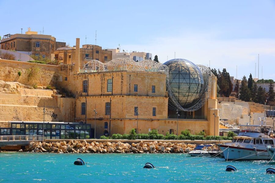 1-Day Hop-On Hop-Off Bus + Harbour Cruise (CMO) - What you get: Blue and Red buses plus a Valletta harbour cruise