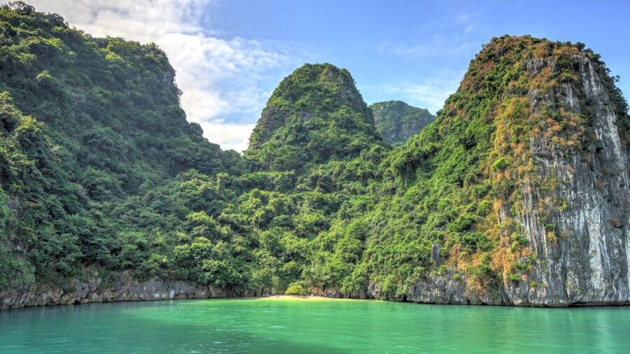 2-Day Ha Long Bay Cruise with Activities - Day 2: Little Island, Mekong Cave, Dao Be Island Kayaking, and UNESCO Ha Long Views