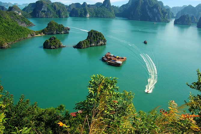 2-Day In Halong Bay Cruise With Transfer From Hanoi - Food, drinks, and what’s included without surprises