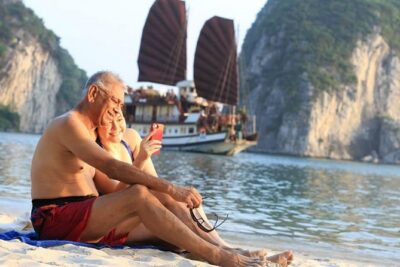 2-Day Spectacular Halong Bay Cruise from Hanoi - Getting on the Traditional Junk: Comfort vs Reality
