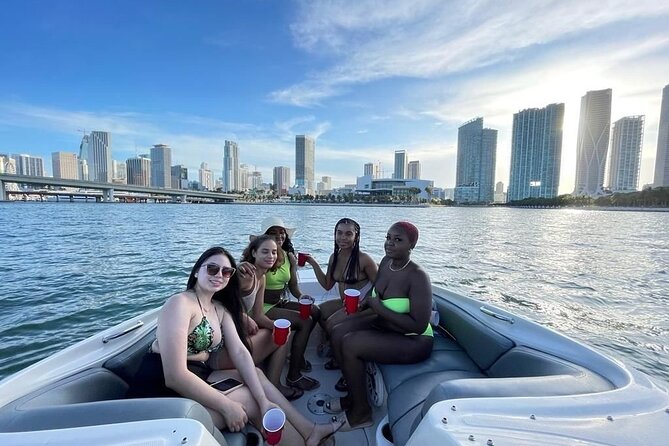 26 Ft Boat, Miami Bay Tour for 2 or 4 hours. 10 people - Choosing Your Miami Sights: Star Island, Venetian Way, and the Home-View Route