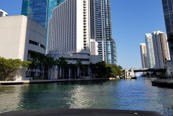 26 Ft Boat, Miami Bay Tour for 2 or 4 hours. 10 people - Should You Book This 26-Foot Miami Bay Boat Rental?