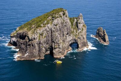 Bay of Islands: Discover the Bay Cruise with Island Lunch - Boarding at Paihia Wharf: the power cat setup and the tone of the trip