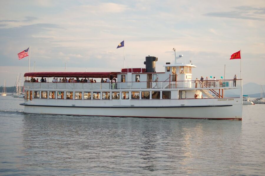 Boston: New England Harbor Cruise - A 90-minute Boston Harbor cruise designed for comfort