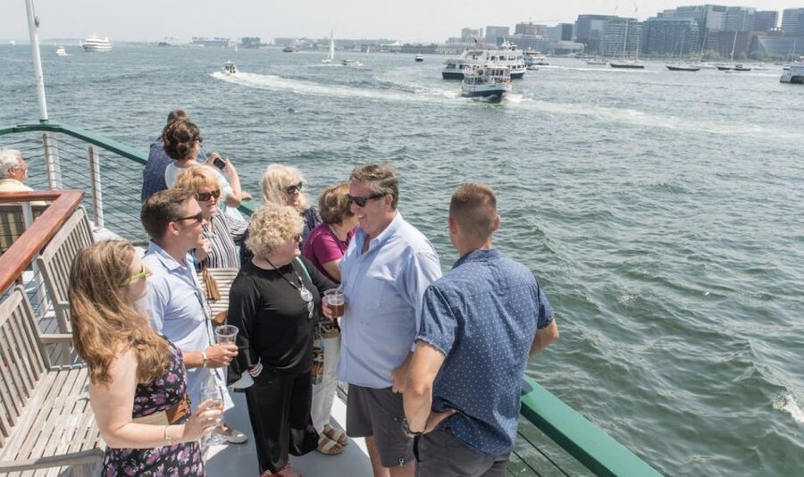 Boston: New England Harbor Cruise - Spectacle Island and the 34-island reality