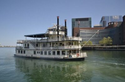 Boston: Scenic Harbor Cruise (Dog-Friendly) - What the ride feels like: open deck views + a live guide
