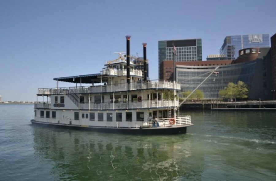 Boston: Scenic Harbor Cruise (Dog-Friendly) - What the ride feels like: open deck views + a live guide