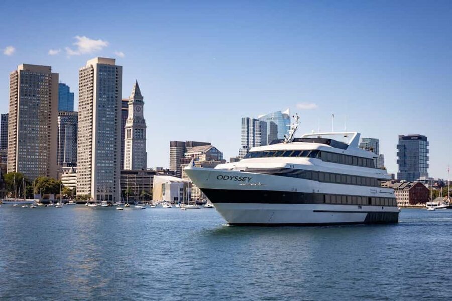 City Cruises Boston: Premier Brunch or Dinner Harbor Cruise - Boarding at Rowes Wharf: the 1-hour dock time matters