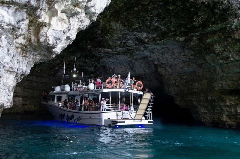 Comino Blue Lagoon & Crystal Lagoon - 3 Bay Cruise - Onboard comfort: space, showers, toilets, and the bar you’ll actually use