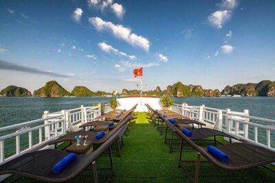 Cozy Bay Cruise: 2-Day Explore Halong Bay With Transfer From Hanoi - Halong Bay Day 1: A Long, Scenic Block of Time