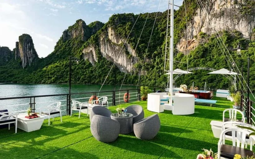 From Ha Long: Luxurious 6-Hour Halong Bay Cruise. - Getting to No 21 Tuan Chau Harbour and starting on time