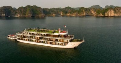 From Hanoi: 2-Day Lan Ha Bay Cruise with Meals and Cabin - The first sail: Da Chong, Cua Van, and the islet-to-islet rhythm