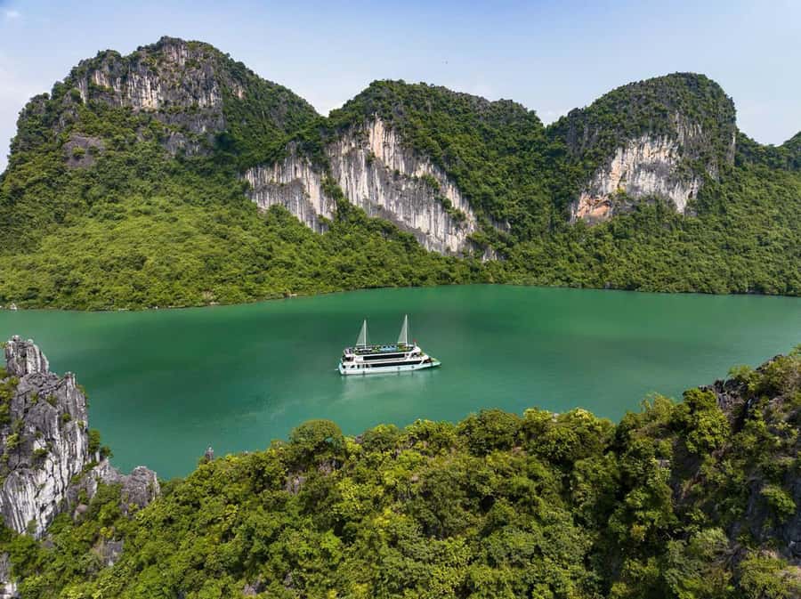 From Hanoi: 3-Day Ha Long and Lan Ha Bay Cruise with Meals - Timing, weather, and the reality of the bay