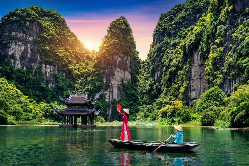 From Hanoi: 3-Day Luxury Tour Ninh Binh & Ha Long Bay Cruise - Day 1: Hoa Lu temples, village biking, Trang An caves, and the Mua Cave climb