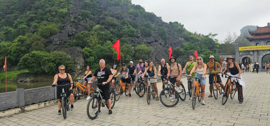 From Hanoi: 3-Day Trip to Ninh Binh with Ha Long Bay Cruise - Day 3: Tai Chi sunrise on the sundeck, Ao Ech kayaking, then back to Hanoi