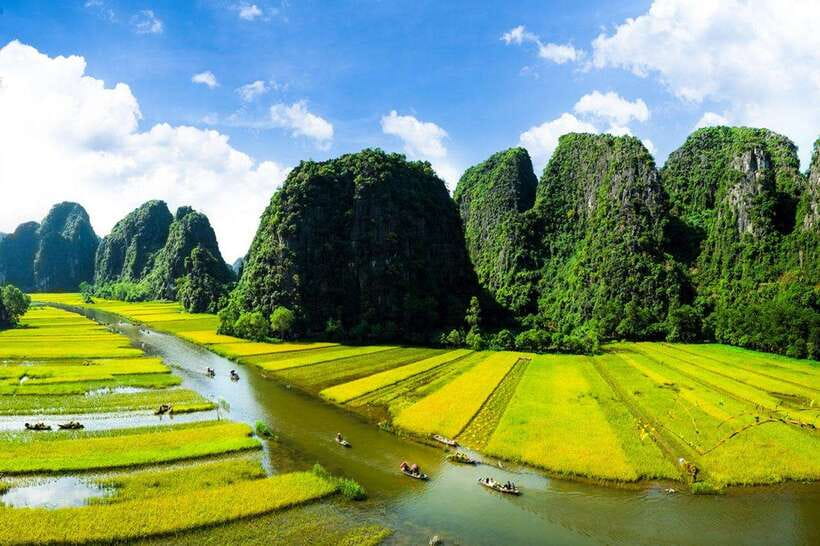 From Hanoi: 5-Day Sapa, Ninh Binh, Ha Long Bay Cruise - Day 1: Hoa Lu, Tam Coc Bamboo Boats, and Mua Cave’s 500 Steps