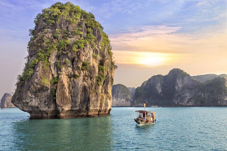 From Hanoi: Ha Long Bay Cruise with Lunch - Luon Cave Area: Kayak vs Bamboo Boat Choices