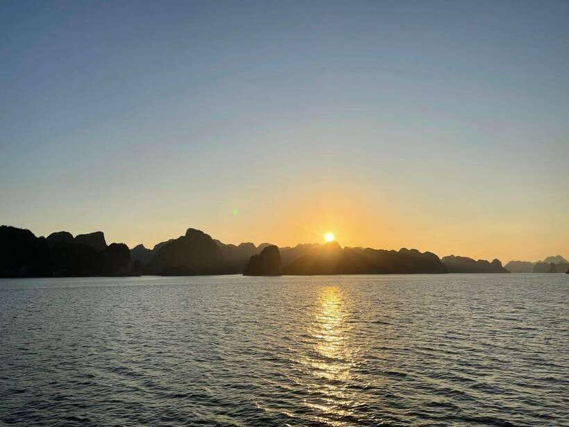 From Hanoi: Ha Long Bay Tour with Cruise & Lunch - Sung Sot Cave: the famous cave visit that actually fits the day
