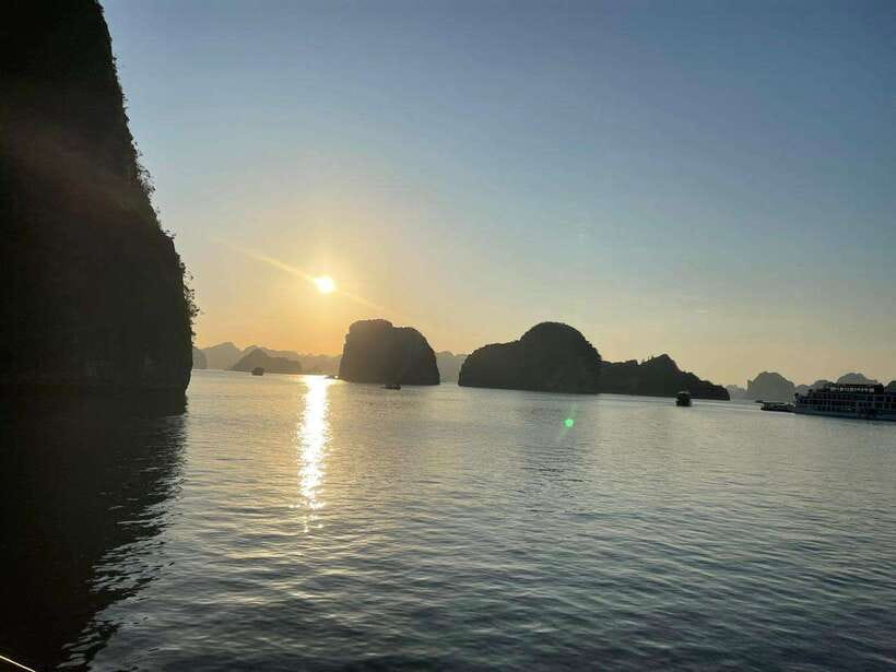 From Hanoi: Ha Long Bay Tour with Cruise & Lunch - Hang Luon / Luon Cave: kayaking or bamboo boat through a water cave