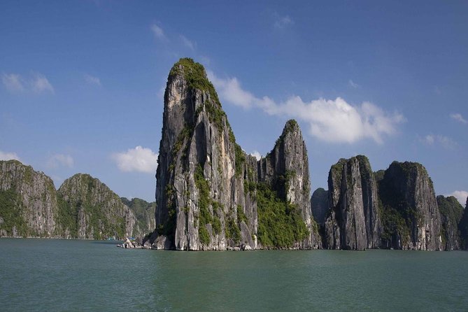 Full-Day Halong Bay Tour Including Kayaking from Hanoi - The traditional junk boat cruise and lunch on board