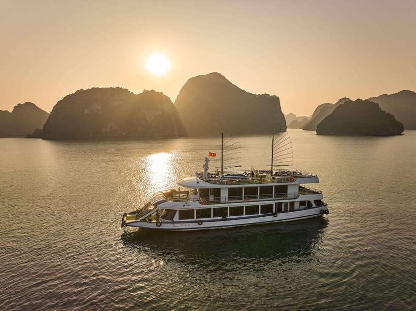 Ha Long & Bai Tu Long bay cruise wt Kayakking & buffet lunch - Key points to know before you go