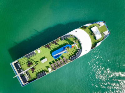 Ha Long & Bai Tu Long bay cruise wt Kayakking & buffet lunch - Boarding the luxury cruise: what happens between 12:00 and lunch