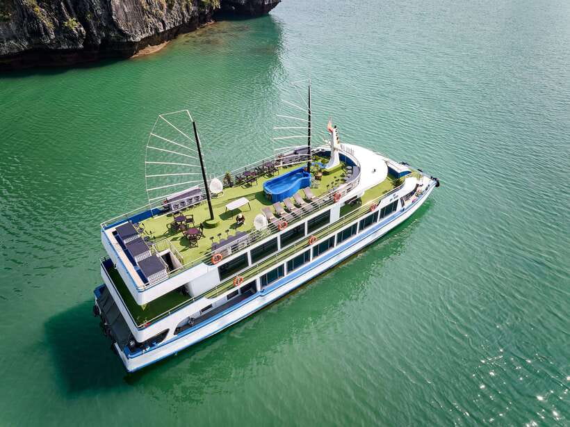 Ha Long & Bai Tu Long bay cruise wt Kayakking & buffet lunch - Luon Cave lagoon time: kayak or bamboo-boat ride