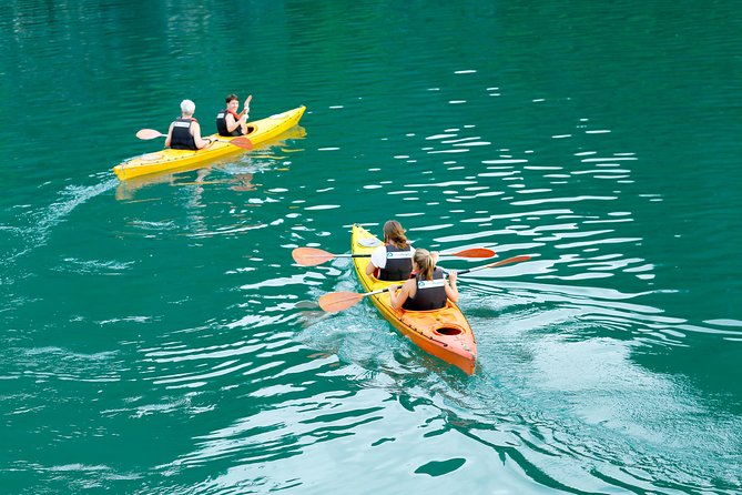 Ha Long Bay Cruise Day Tour - Cave, Kayaking, Swimming & Lunch - Lunch on the bay: set-menu seafood that keeps the day moving