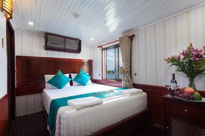 Ha Long bay tour in Middle 3 star cruise - Sung Sot Cave: planning your time around the biggest interior wow