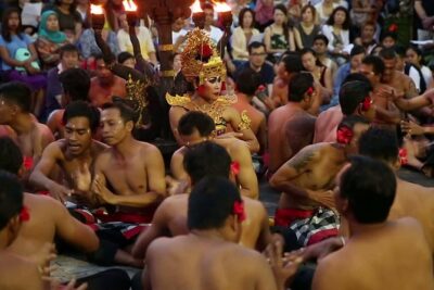 Half Day Bali Private: Uluwatu Cliff Temple and Jimbaran Bay Tour - Uluwatu Temple: Cliff Views, Main Spots, and a Real Sense of Place