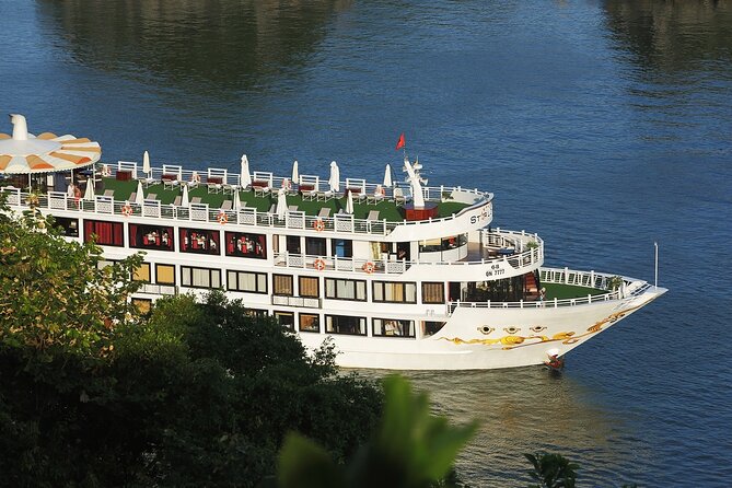 Halong Bay Cruise 3D2N - Kayaking Explorer & Round-trip transfer from Hanoi - Day 3: Sung Sot Cave and spring rolls before heading back to Hanoi