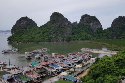 Halong Bay Cruise Tour from Hanoi with Kayak Adventure - Thien Cung Cave: stalactites, stalagmites, and the main stop