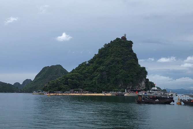 Halong Bay Cruise With Cave, Kayaking, Swimming - Buffet Lunch - Hang Luon Cave: your own kayak (or a bamboo boat ride)