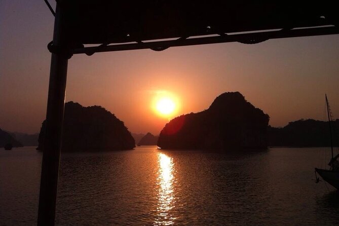 Halong Bay Cruise With Cave, Kayaking, Swimming - Buffet Lunch - Buffet lunch on board: what’s included and how to plan around it