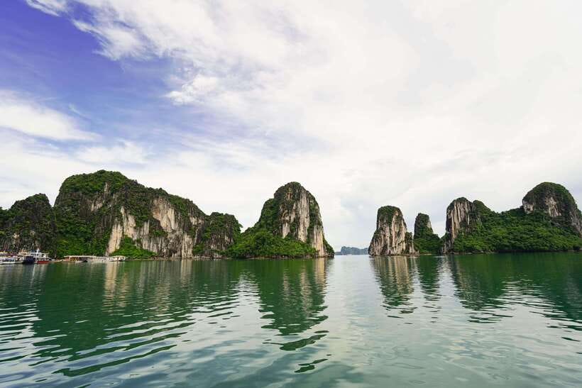 Halong Bay Cruise with Lunch - Kayak or Bamboo Boat: Up Close on the Water