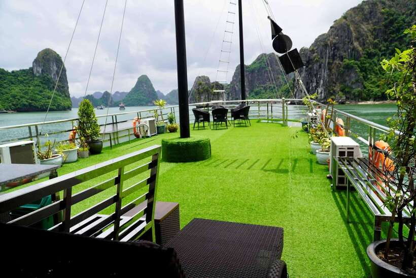 Halong Bay Cruise with Lunch - Ha Long Bay Views: From Incense Burner to Fighting Cock