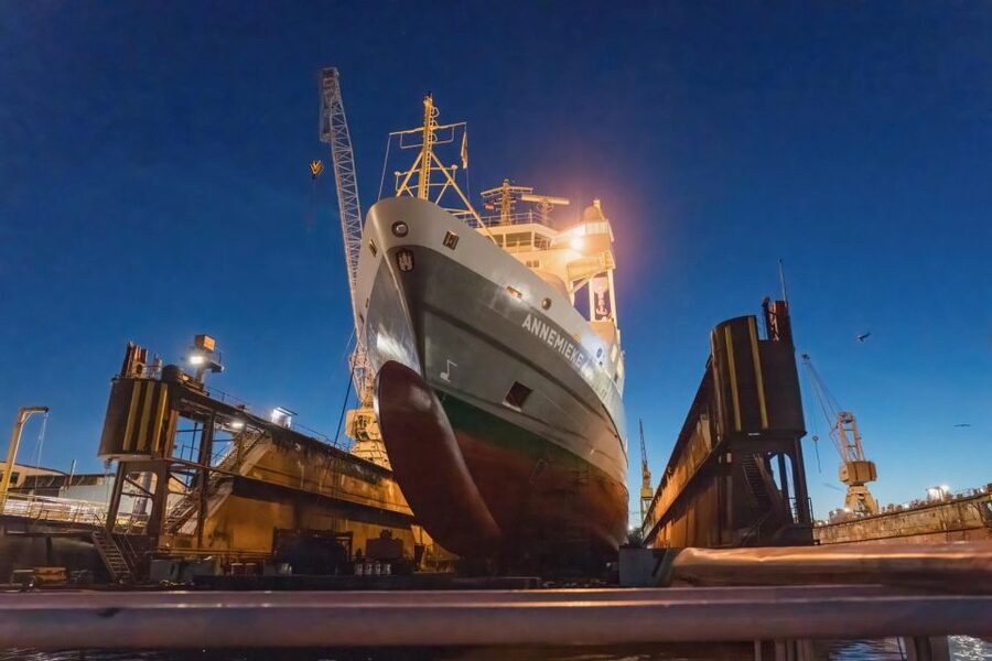 Hamburg: 1.5-Hour Evening Lights Harbour Cruise on a Ship - Key Things You’ll Notice on This Cruise