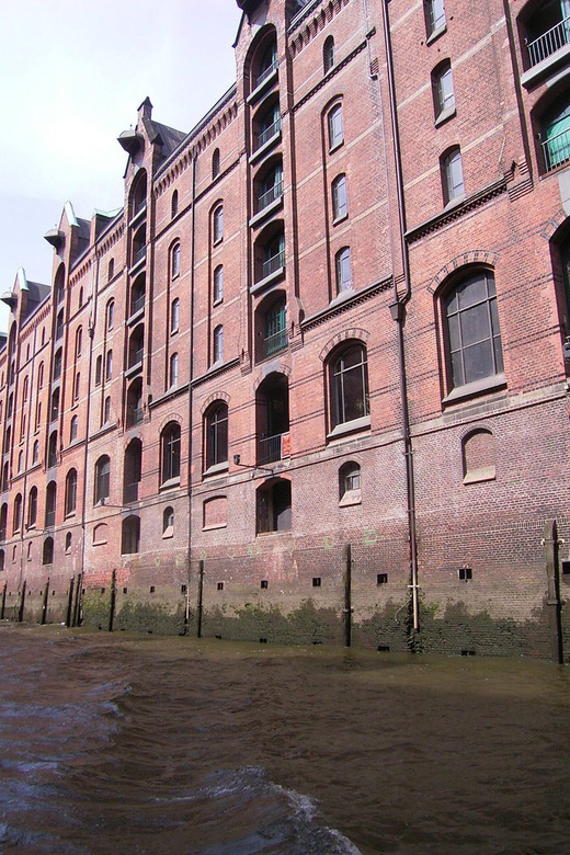 Hamburg: 1-Hour Harbor Cruise - Where You Meet: St. Pauli Landungsbrücken, Bridge 2