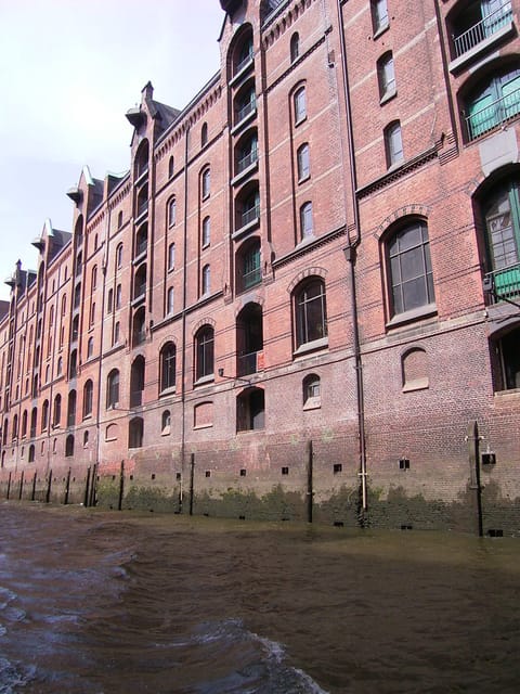 Hamburg: 1-Hour Harbor Cruise - German Live Commentary and English Audio App: How to Make It Work