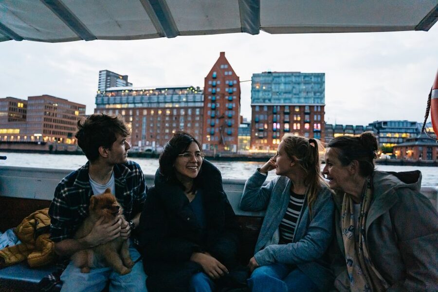 Hamburg: 90-Minute Evening Lights Harbor Cruise - Why an evening lights harbor cruise makes Hamburg click