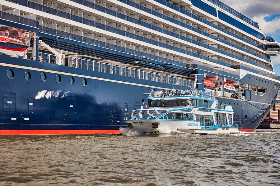 Hamburg: Harbor Cruise and Bus City Hop-On Hop-Off Tour - Audio guides and major sights you can pair with stops