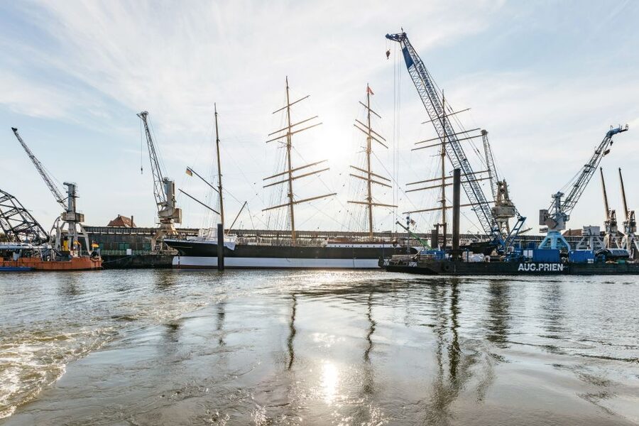 Hamburg: Harbor Cruise with Wine and Cheese - Sunset Views From the Deck: How to Pick Your Seat