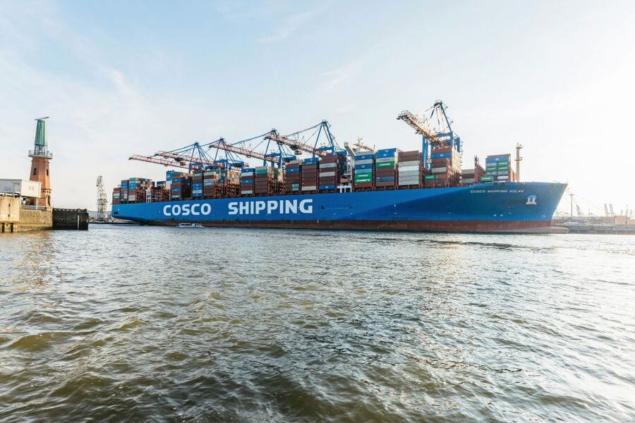 Hamburg: Harbor Cruise with Wine and Cheese - German Commentary: What You Gain, and How to Handle It