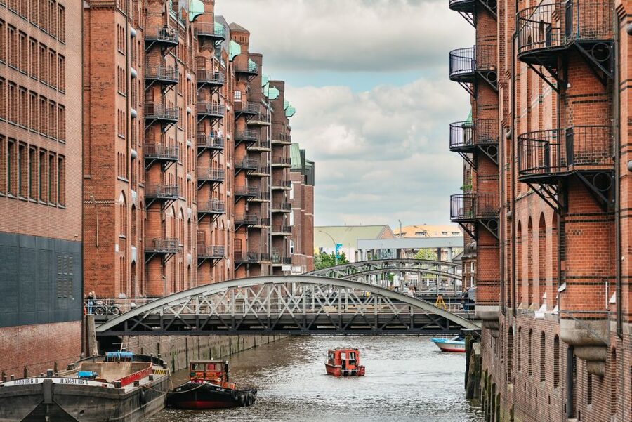 Hamburg: Hop-On Hop-Off Bus with Harbor Cruise - Audio guides and headphones: what you’ll hear (and when)