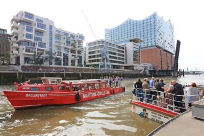 Hamburg: Hop-On Hop-Off Harbor Cruise with Commentary - Price and what you actually get for $31