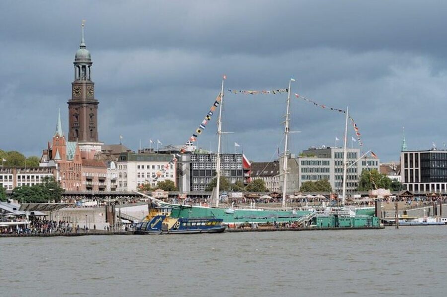 Hamburg: One Hour Traditional Harbor Cruise - Live Commentary From Captains Who Know How to Keep It Moving