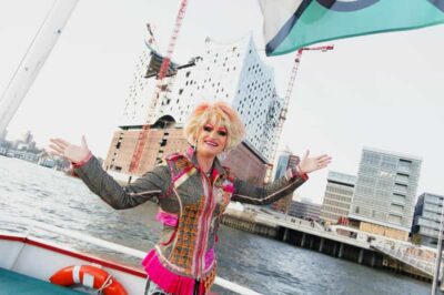 Hamburg: Party Harbor Cruise with Olivia Jones - Meeting at Anleger Altona and getting in the right mood