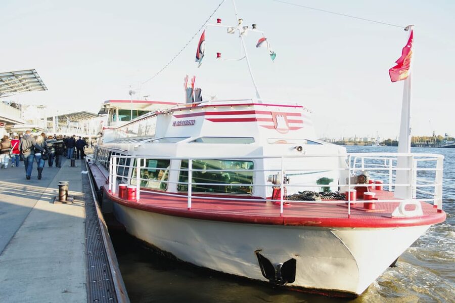 Hamburg: Party Harbor Cruise with Olivia Jones - Harbor trivia on the way: learning without killing the mood