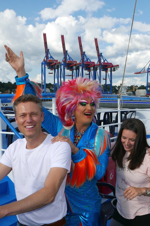 Hamburg: Party Harbor Cruise with Olivia Jones - Photos with the hosts, then keep the party at Olivia Jones Bar