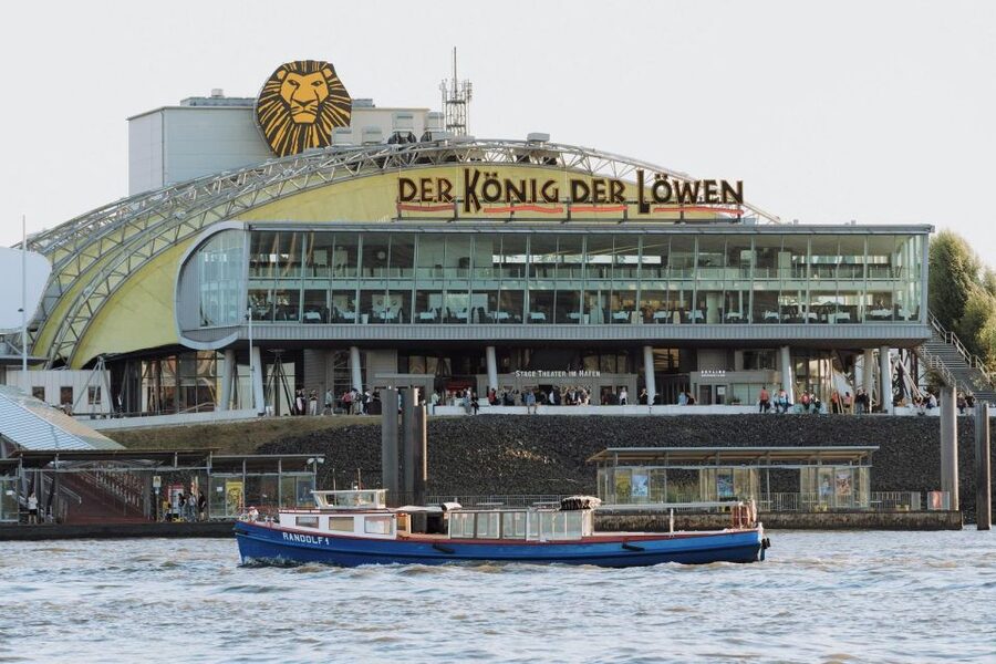 Hamburgs Highlights: Harbor Cruise & Reeperbahn Walking Tour - Drinks, pacing, and what the included bar stop really means